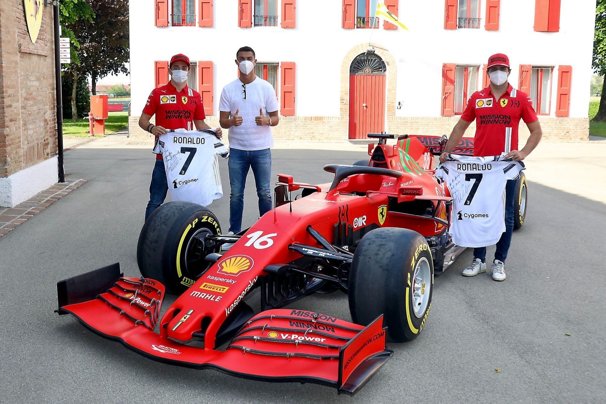 Ronaldo bi co lap anh 1