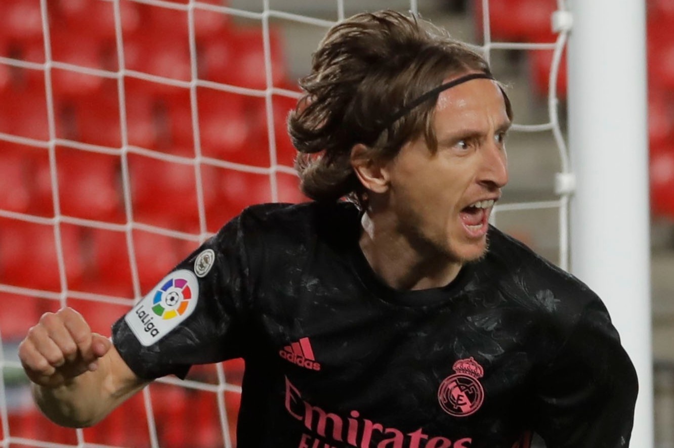 Real pha hoi nong vao ngoi dau cua Atletico hinh anh