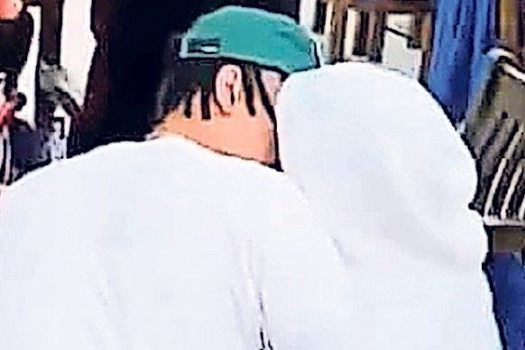 Dele Alli hen ho con gai Pep Guardiola hinh anh