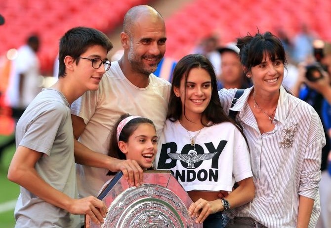 Alli hen ho con gai Pep anh 1