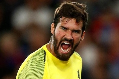 Alisson di vao lich su Liverpool hinh anh