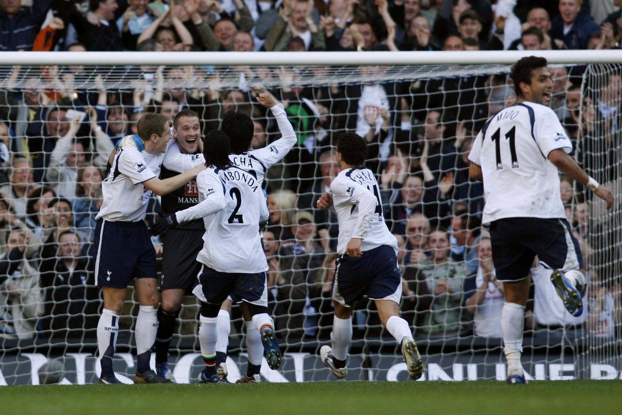 Alisson ghi ban anh 4