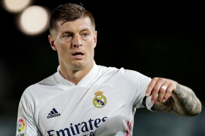 Toni Kroos duong tinh voi nCoV hinh anh