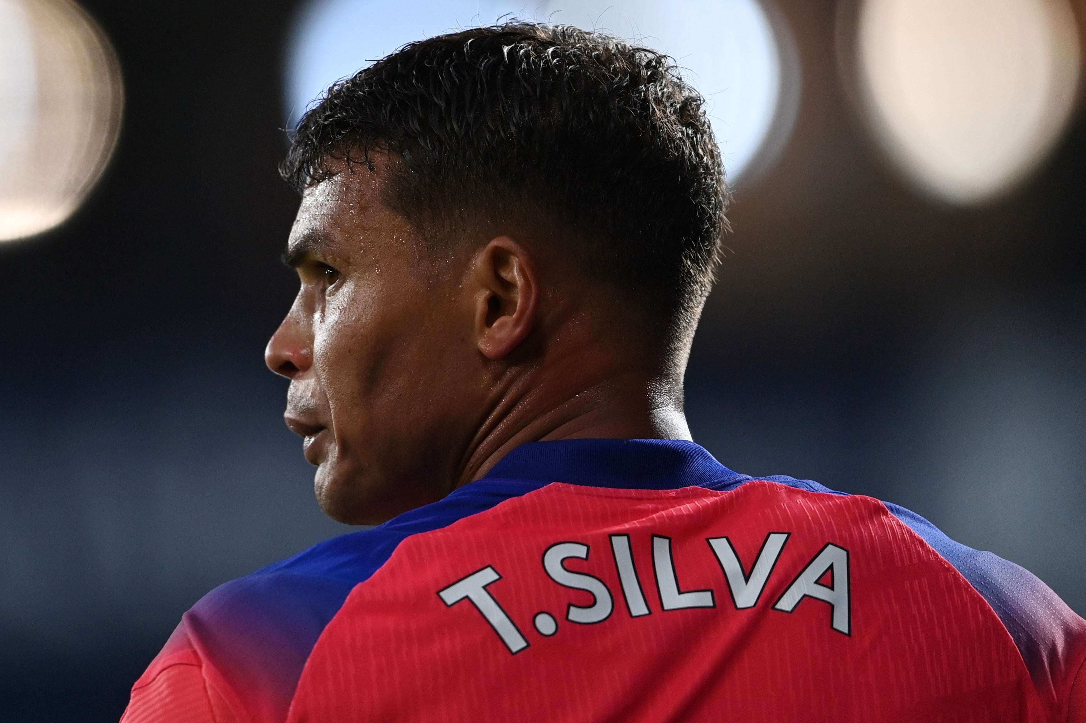 Thiago Silva tung bi do loi khi PSG that bai o Champions League hinh anh