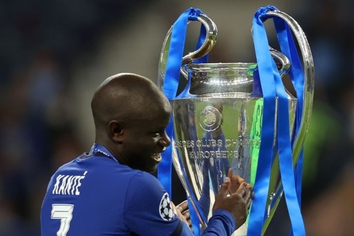 Kante tung xin loi vi khong biet tang qua sinh nhat hinh anh