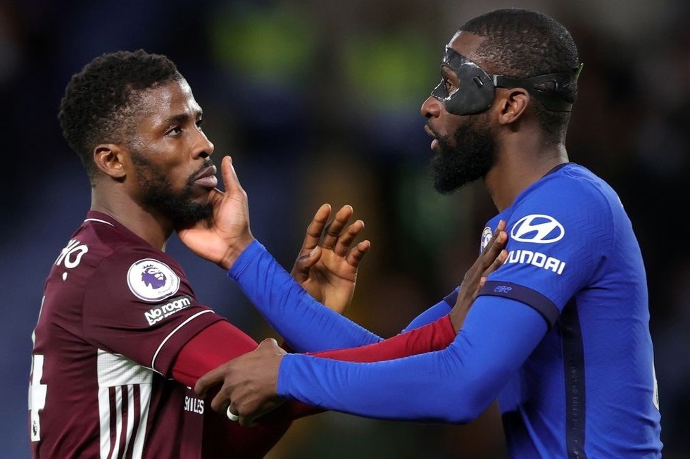 Chelsea va Leicester nhan an phat hinh anh