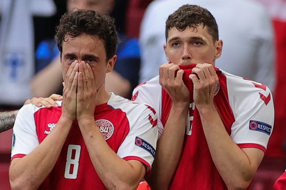 'Toi roi nuoc mat khi Eriksen guc nga' hinh anh