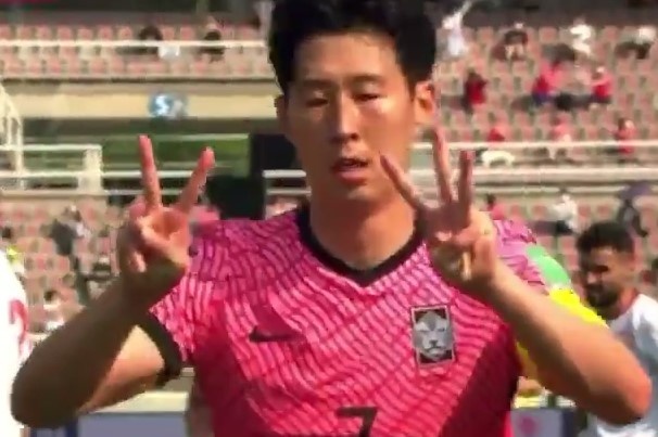 Son Heung-min dong vien Eriksen sau ban thang vao luoi Lebanon hinh anh