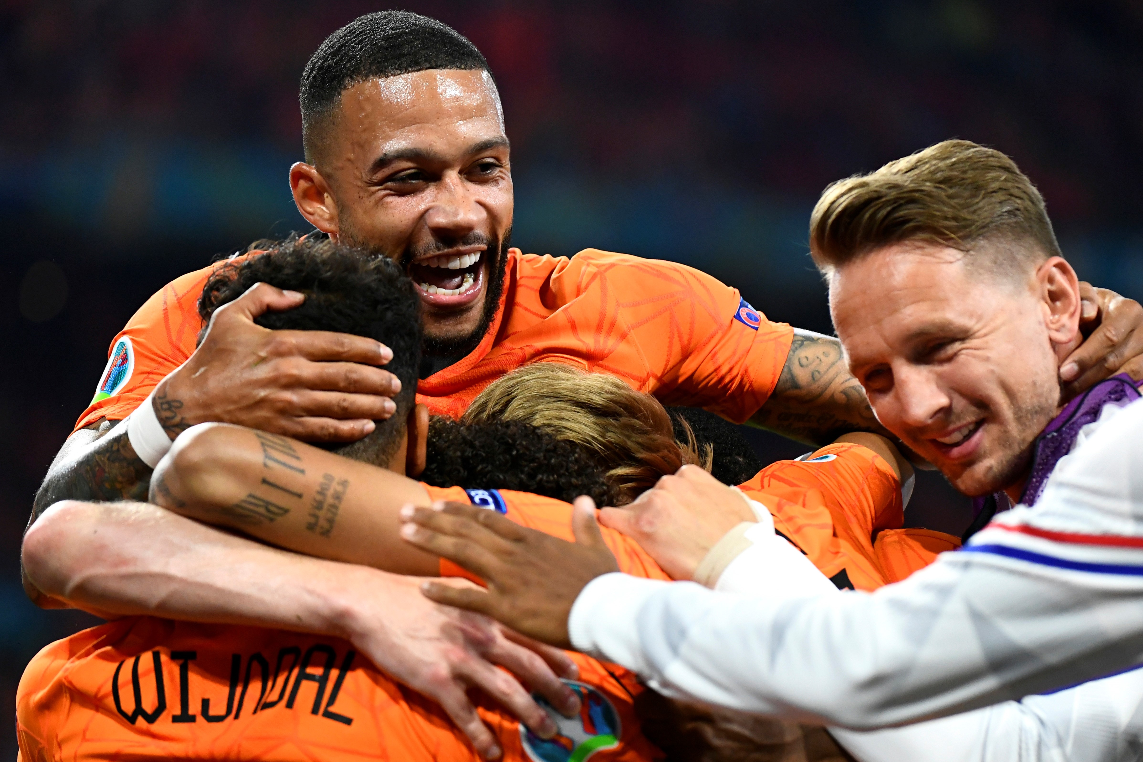 Tuyen Ha Lan vao vong knock-out cua Euro 2020 hinh anh