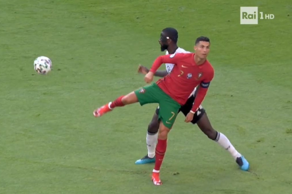 Ronaldo danh got anh 1