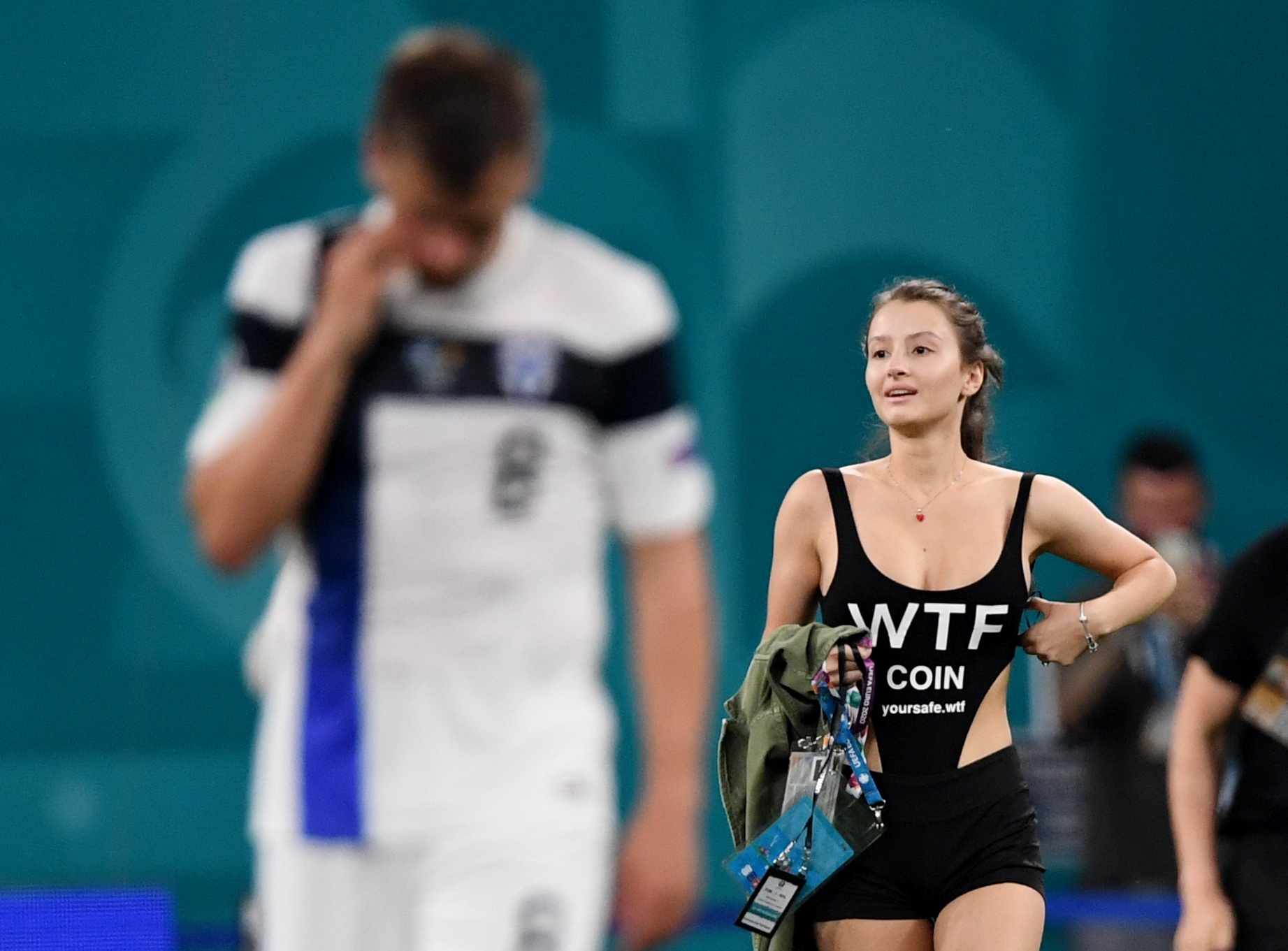 Co dong vien vao san anh 2