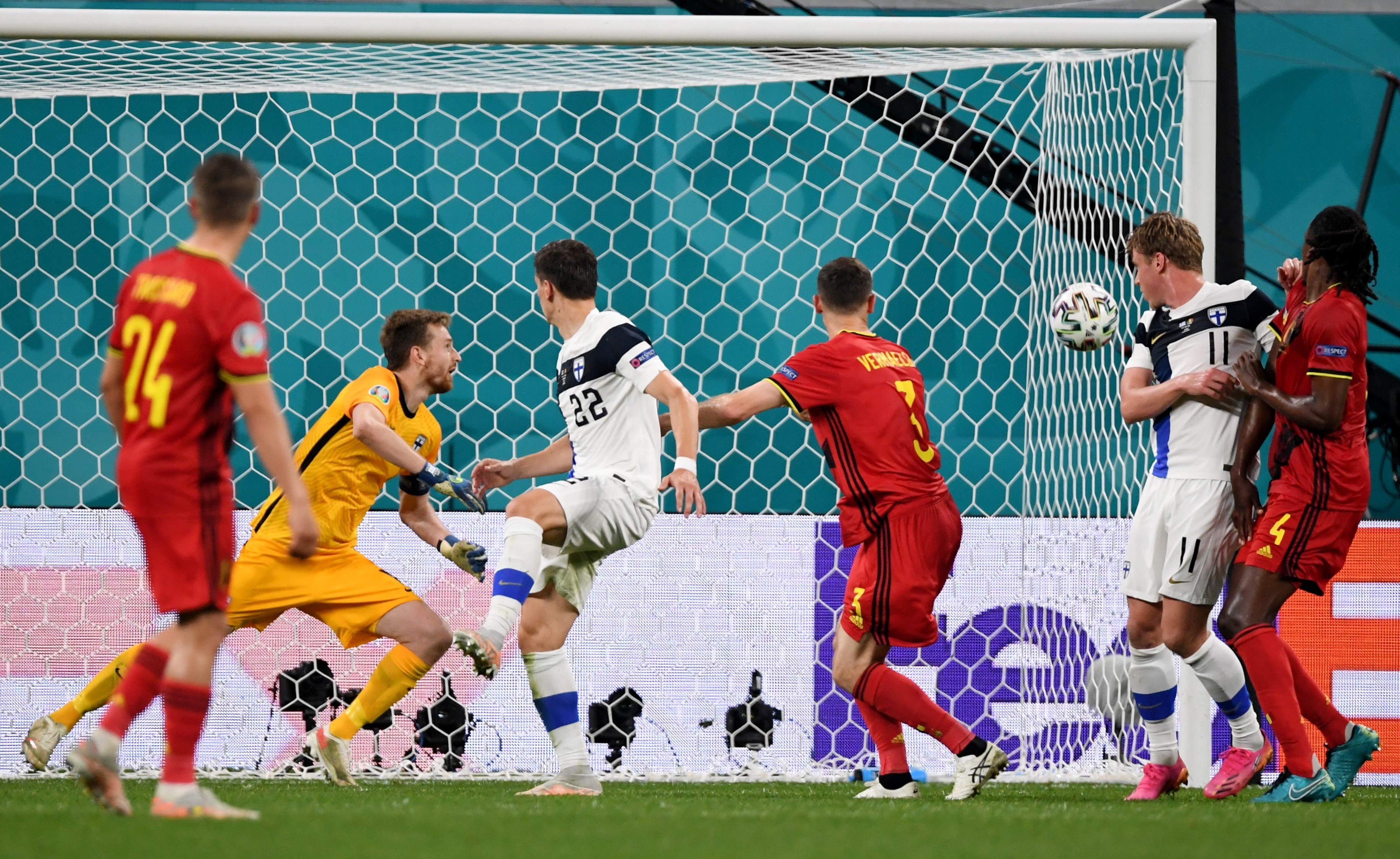 Bi qua vong bang anh 1