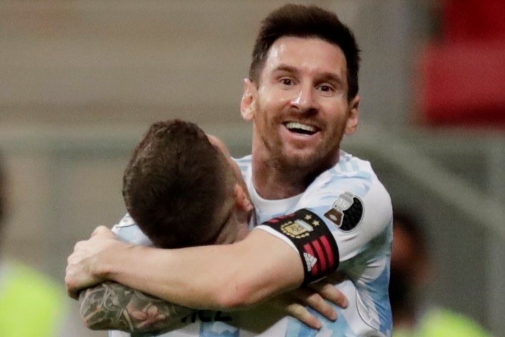 Dong doi to chuc tiec sinh nhat bat ngo cho Messi hinh anh