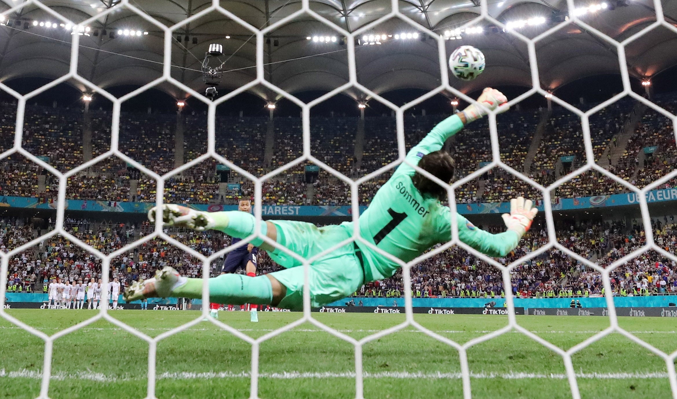 Phap bi loai khoi Euro anh 3