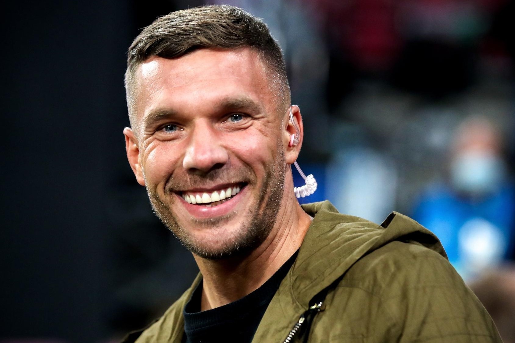 Podolski dan than vao showbiz hinh anh