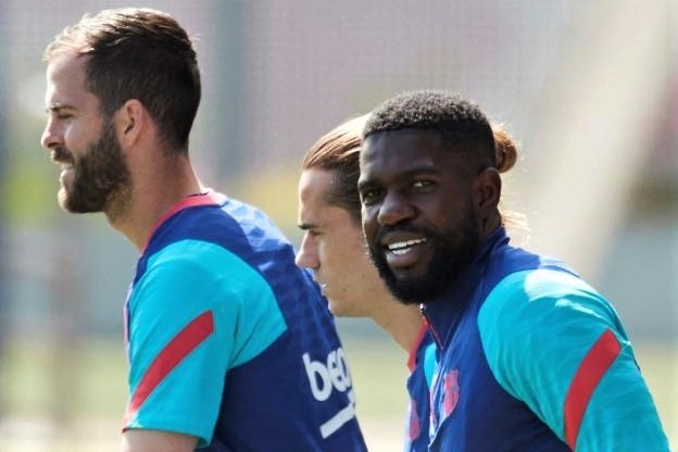 Barca san sang cat hop dong cua 2 ngoi sao hinh anh