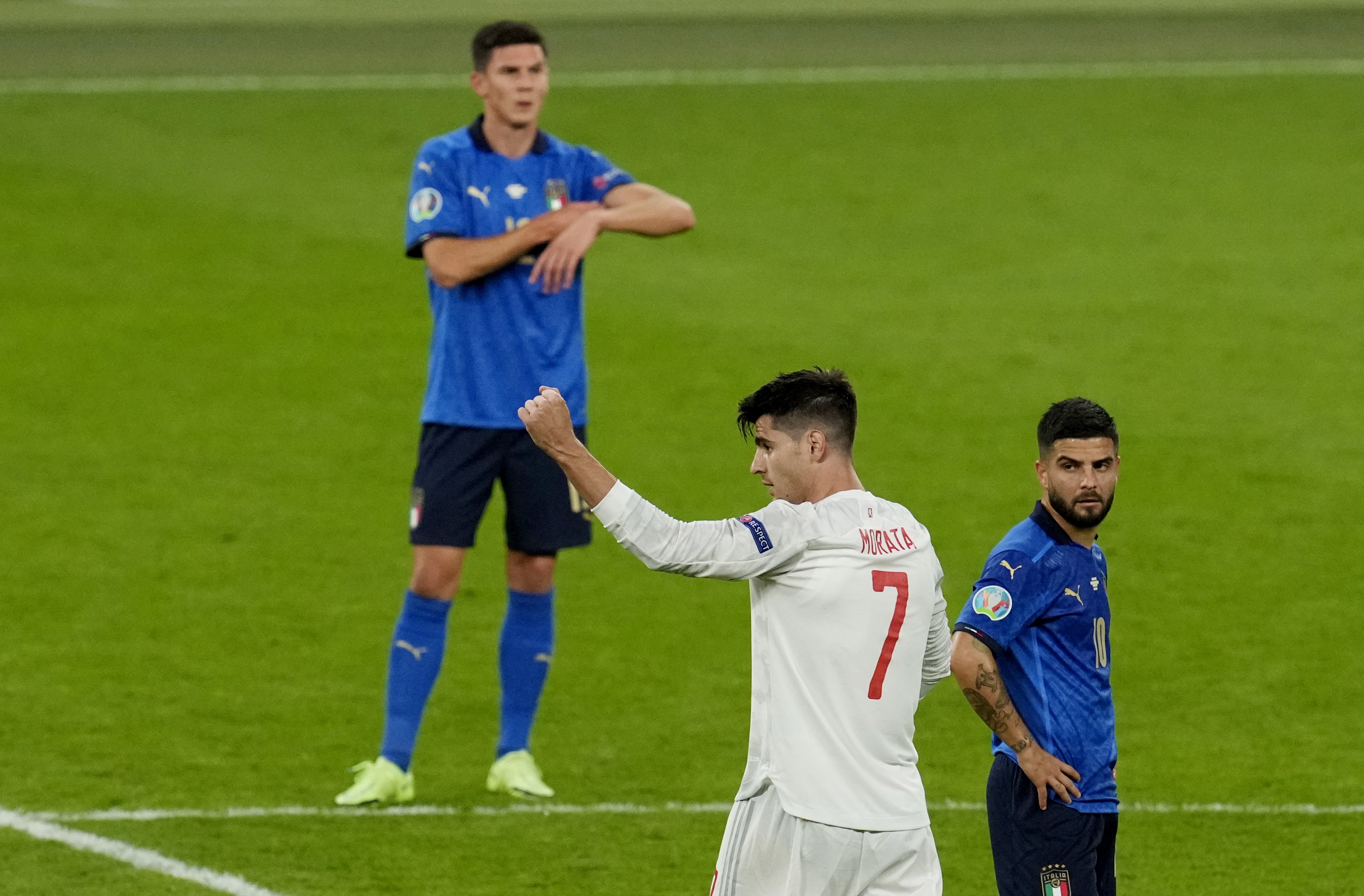 Morata sut hong phat den anh 1