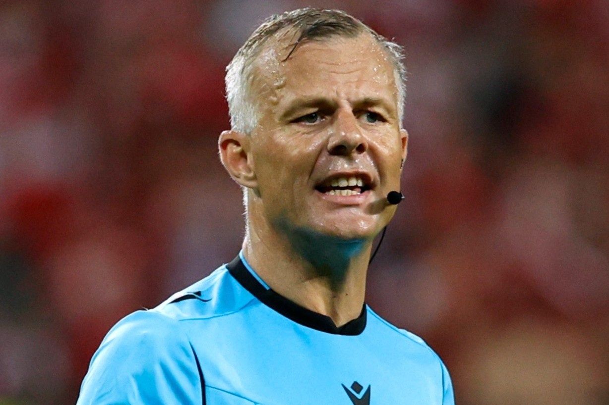 Trong tai Ha Lan bat chinh tran chung ket Euro 2020 hinh anh