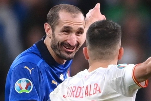 Pham chat lanh dao tu nu cuoi tinh ranh cua Chiellini hinh anh