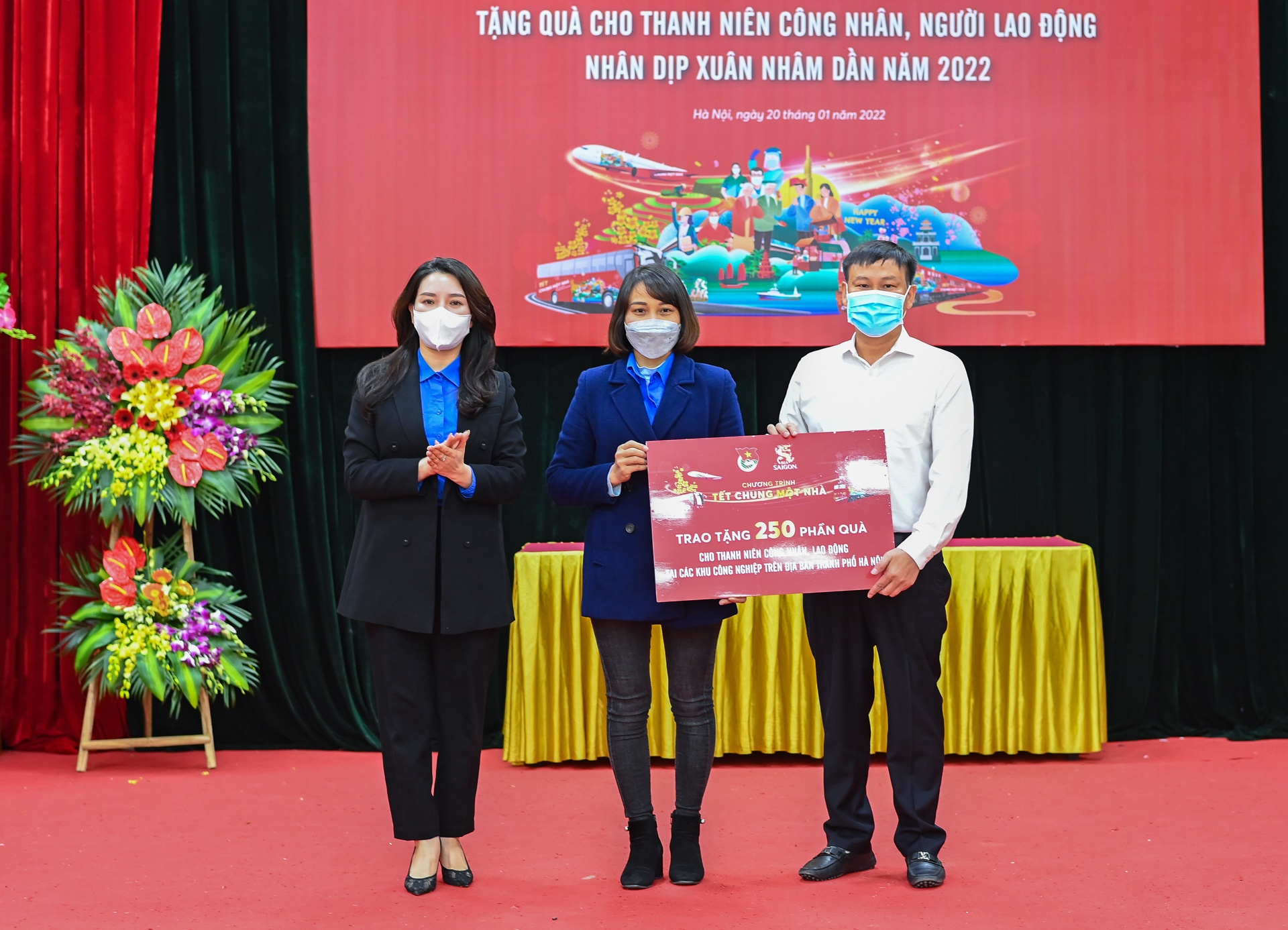 Nguoi lao dong xa nha anh 1