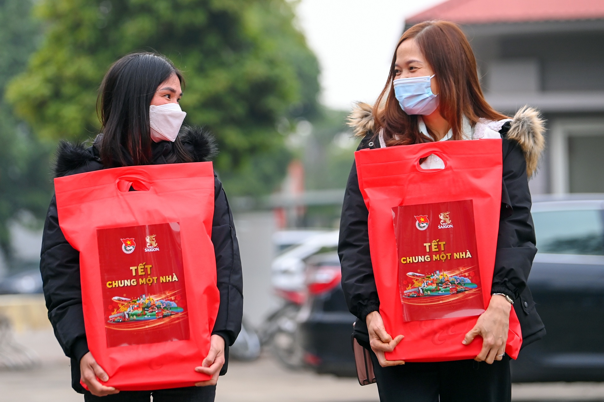 Nguoi lao dong xa nha anh 6