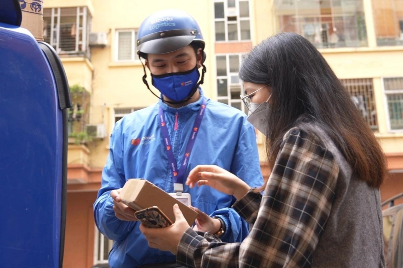 Nguoi dung noi gi ve trai nghiem mua sam tren Lazada? hinh anh