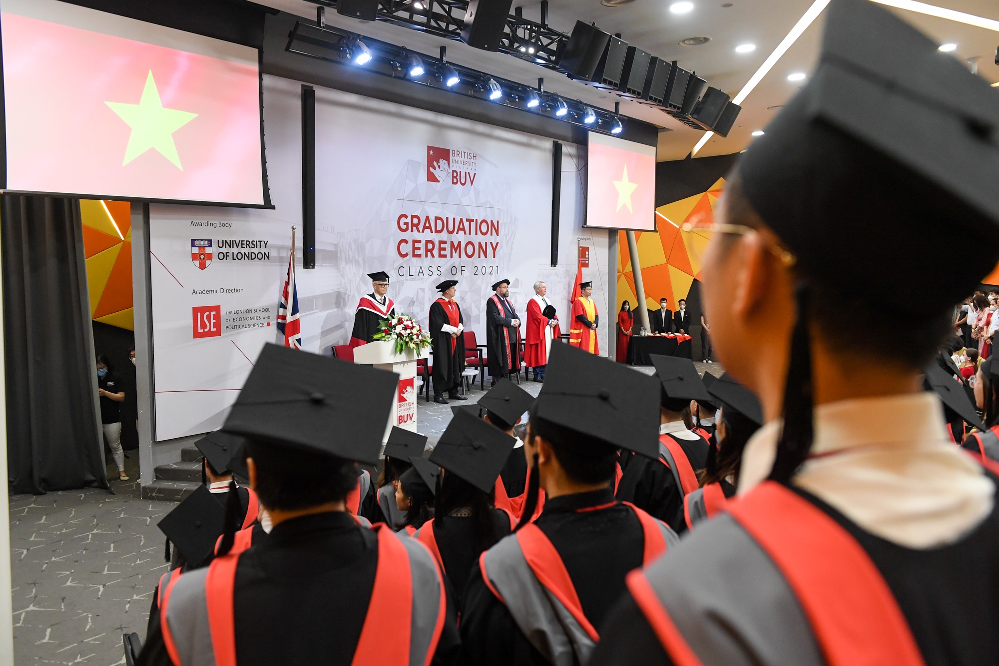 Truong quoc te tai Viet Nam anh 2