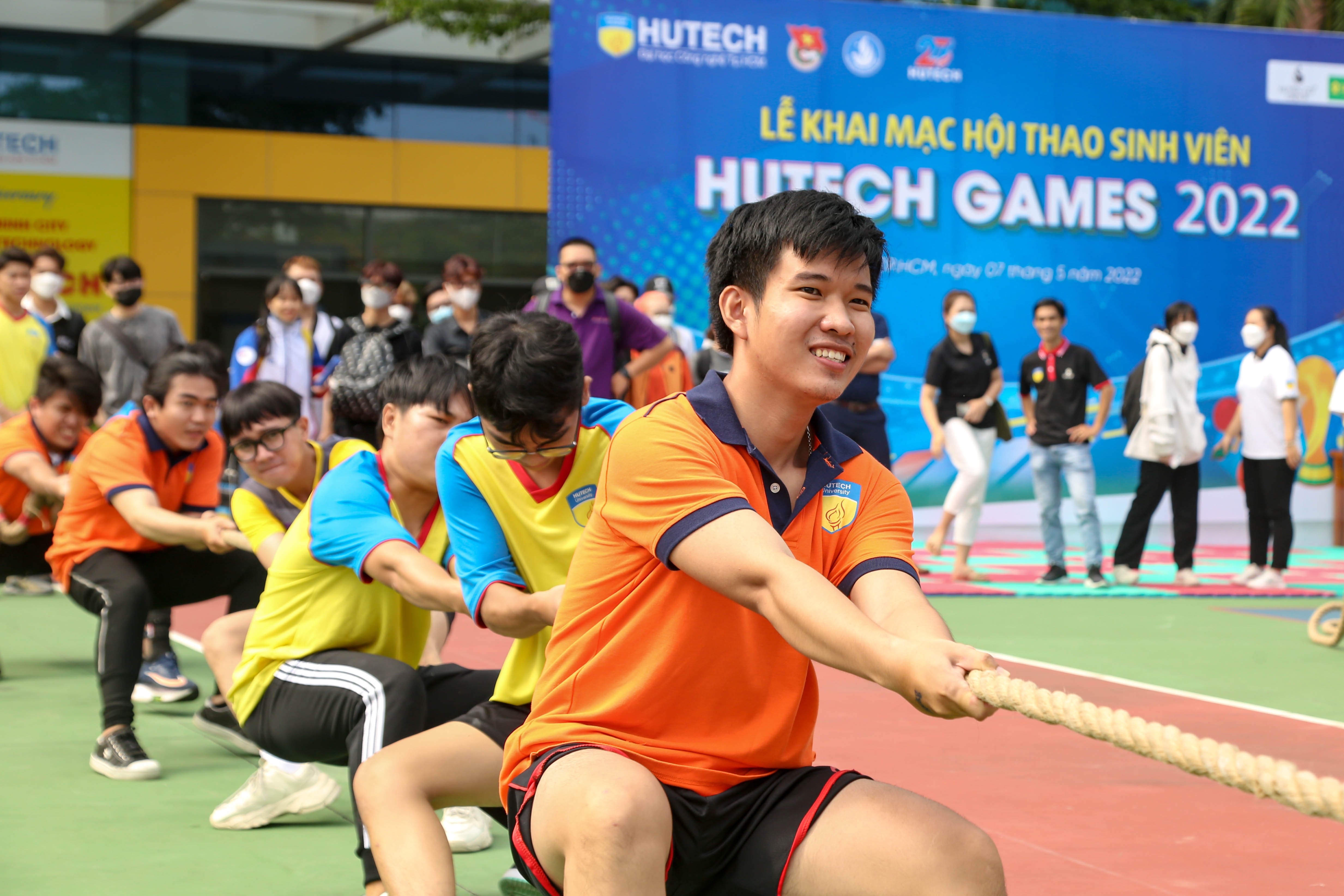 Le khai mac ruc ro sac mau cua Hutech Games 2022 hinh anh