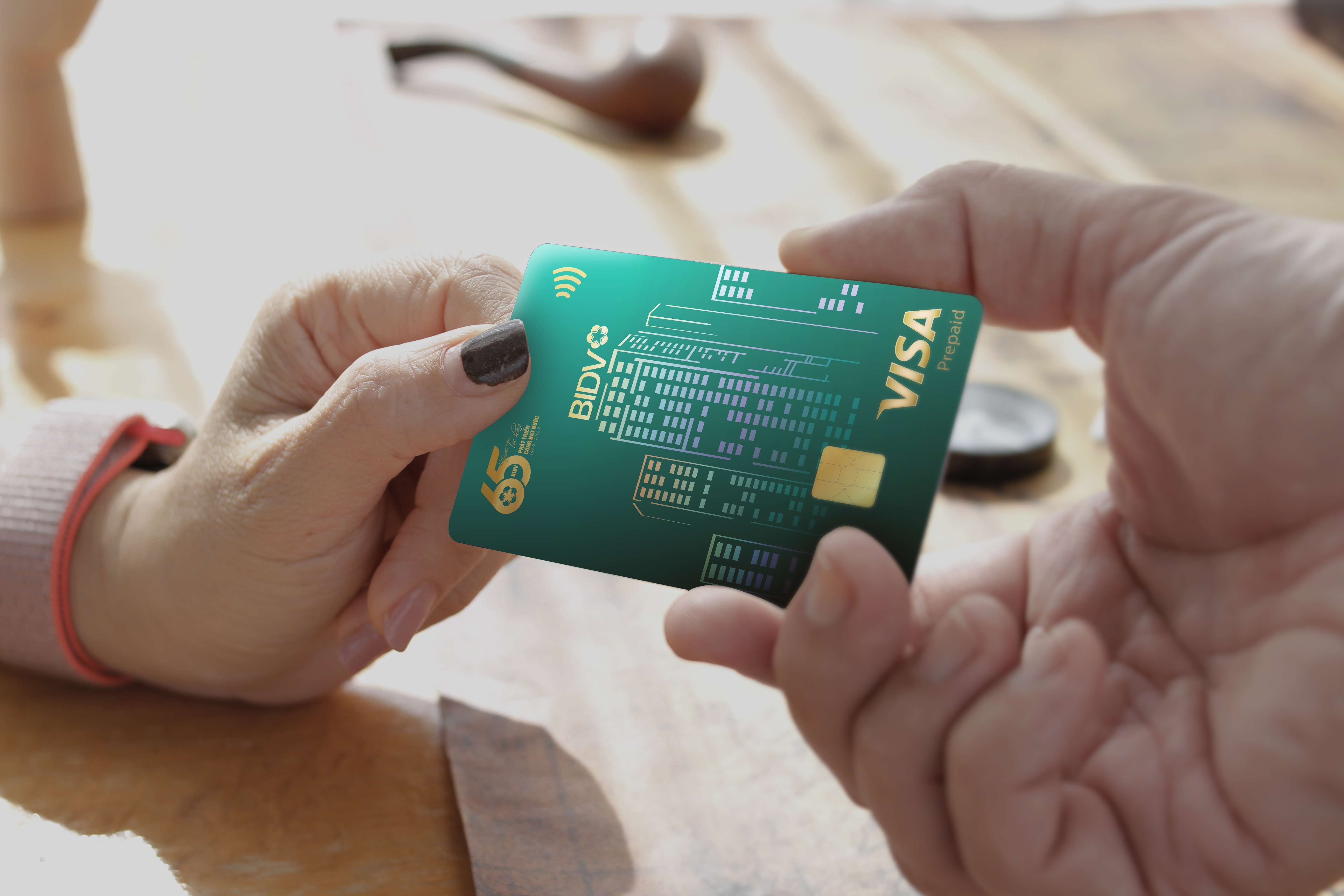 Tang nguoi than mon qua thiet thuc voi BIDV Visa Prepaid hinh anh