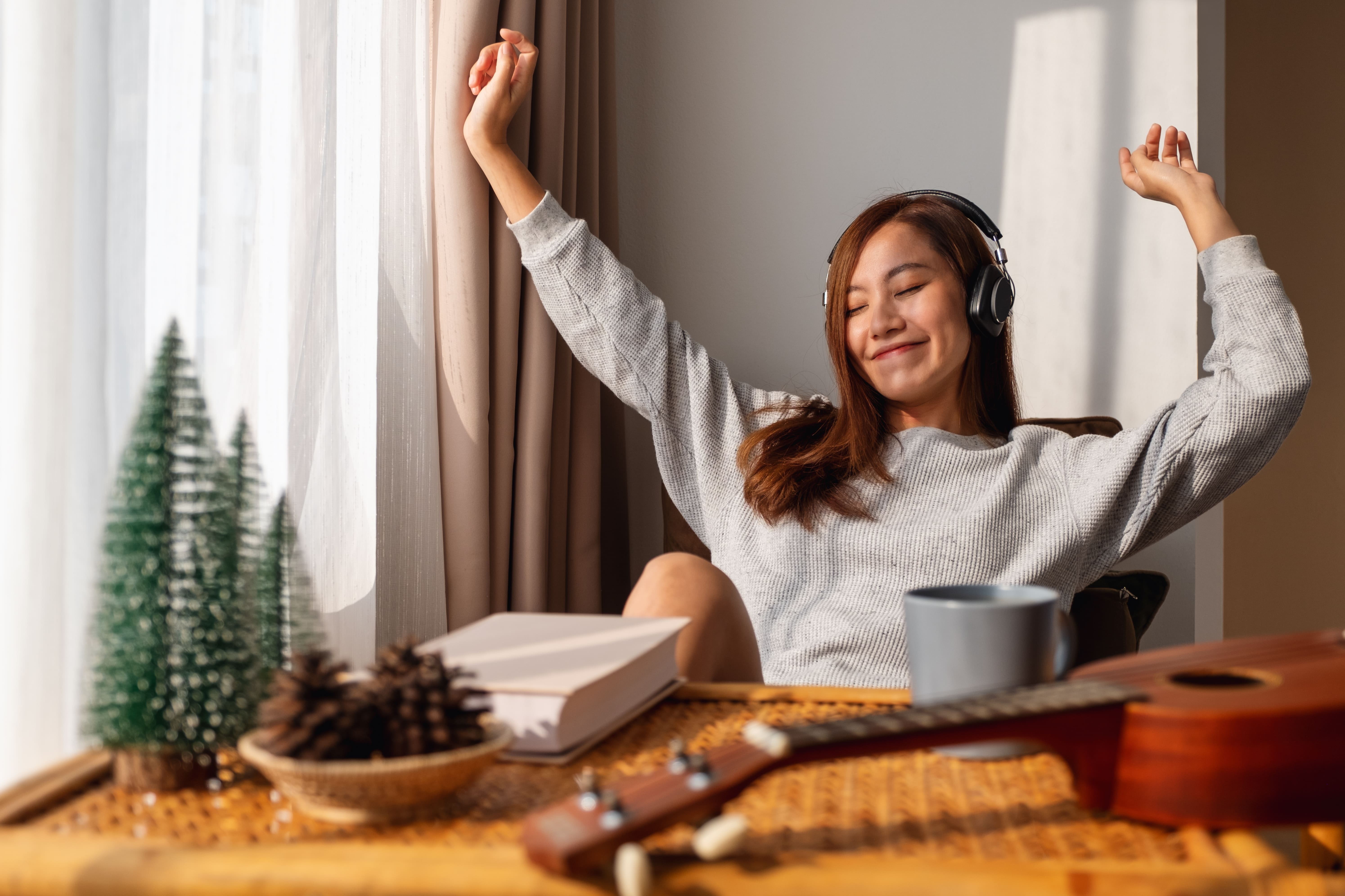 Thu nhap chua cao khien gioi tre ap luc khi song mot minh? hinh anh