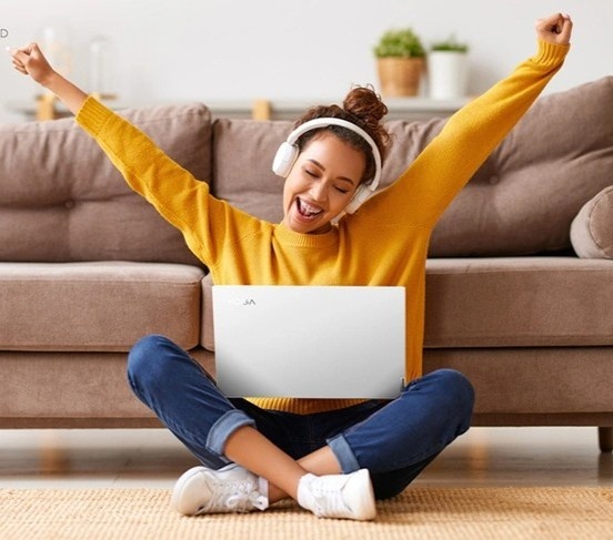 Laptop sinh vien anh 1