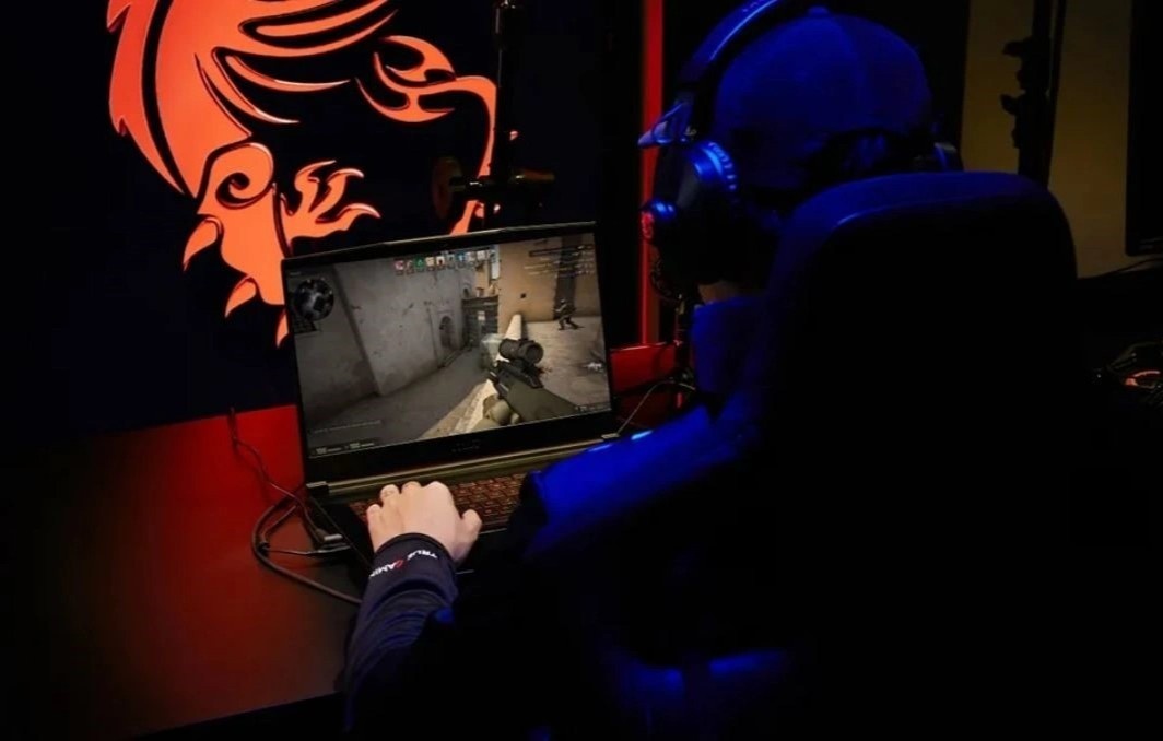 Laptop sinh vien anh 4