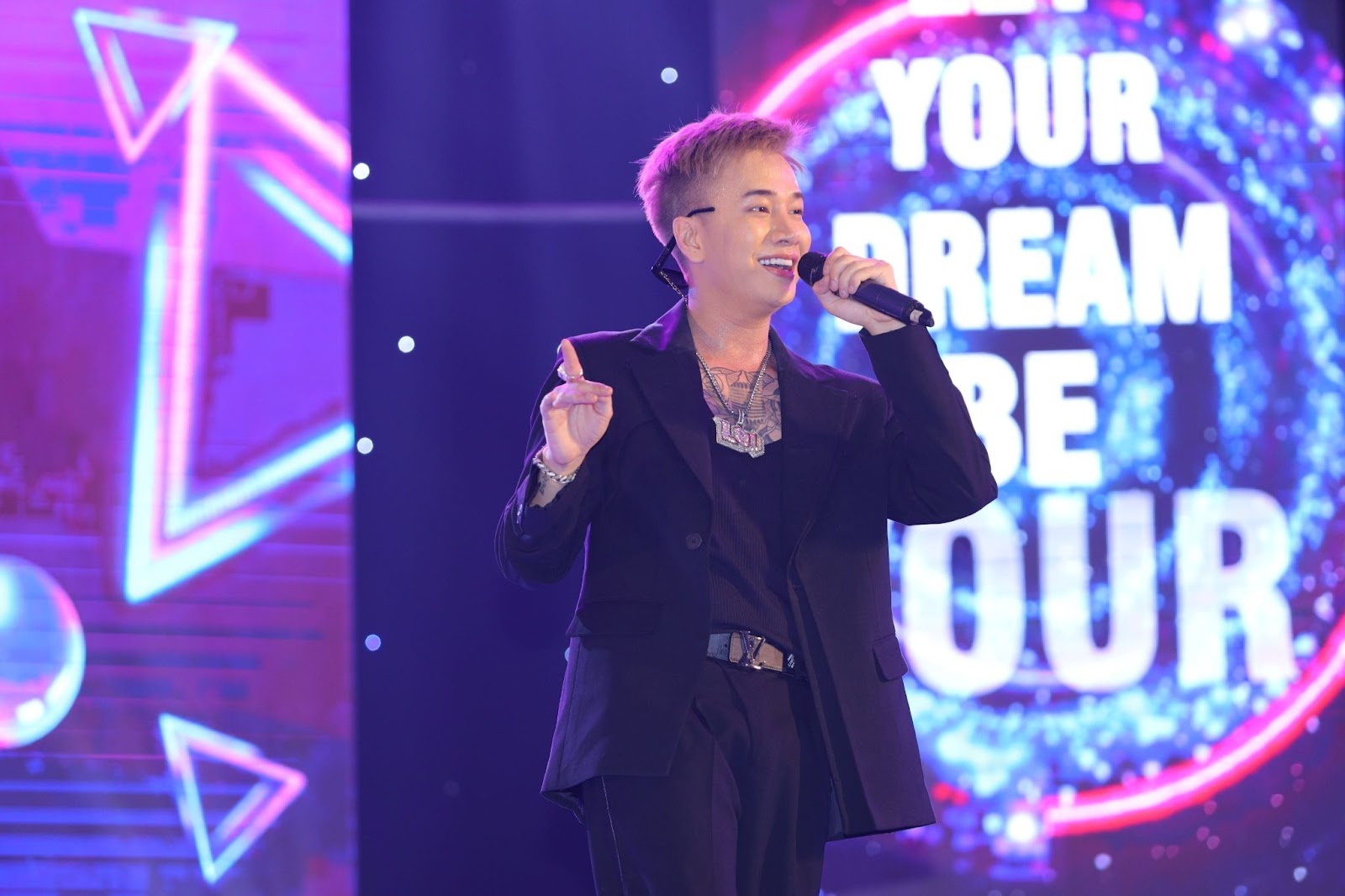 Dan line-up chay het minh trong nhac hoi truong Dai hoc Thanh Do hinh anh