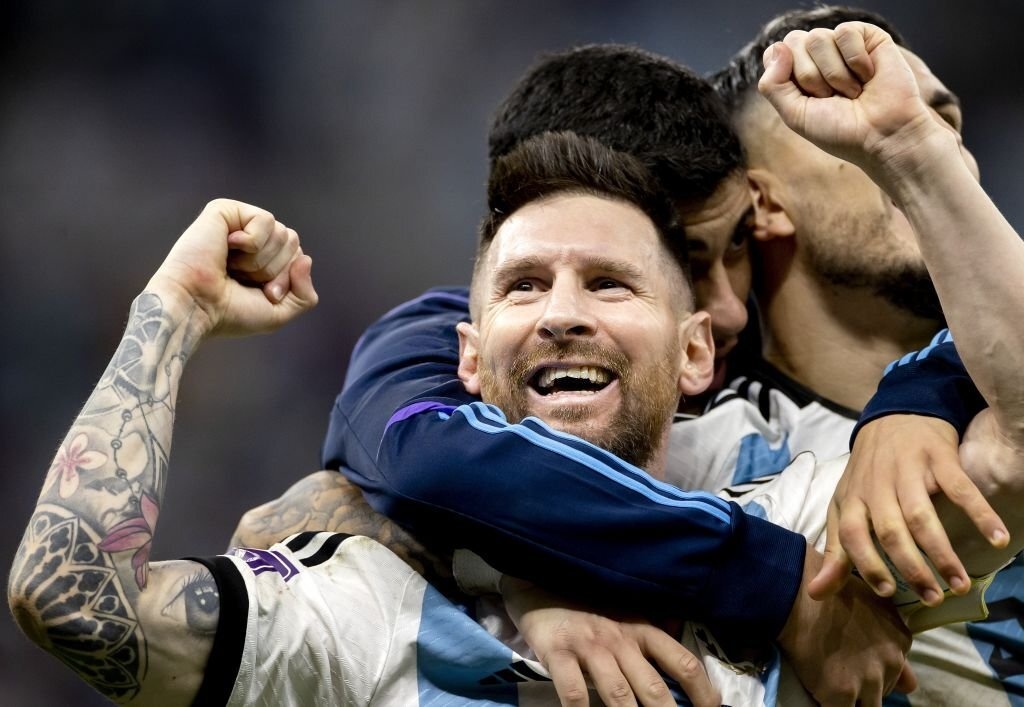 Messi dua 'Vua pha luoi' va nhieu diem nhan dot pha o 2 tran tu ket hinh anh