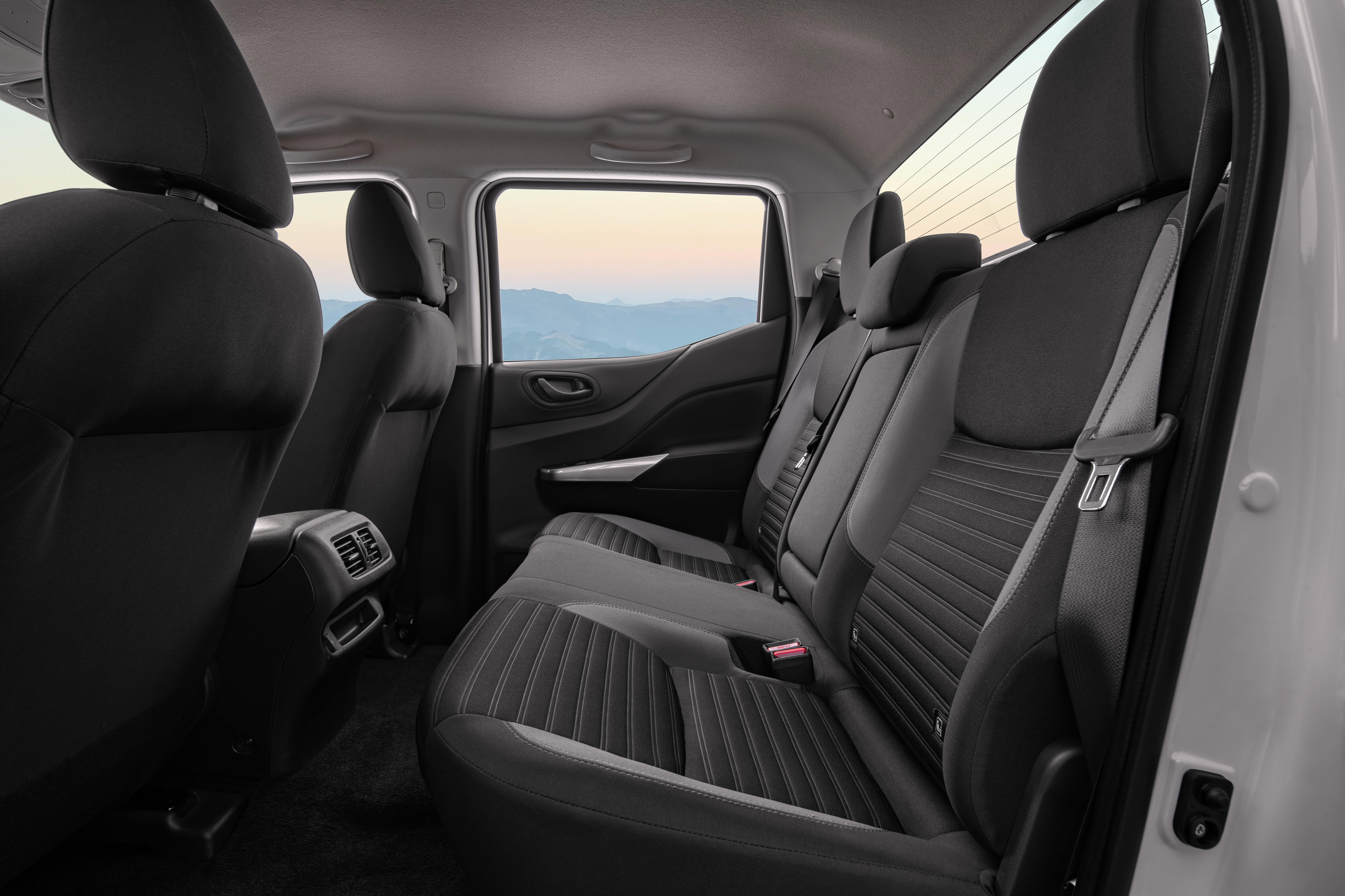 Nissan Navara EL anh 7