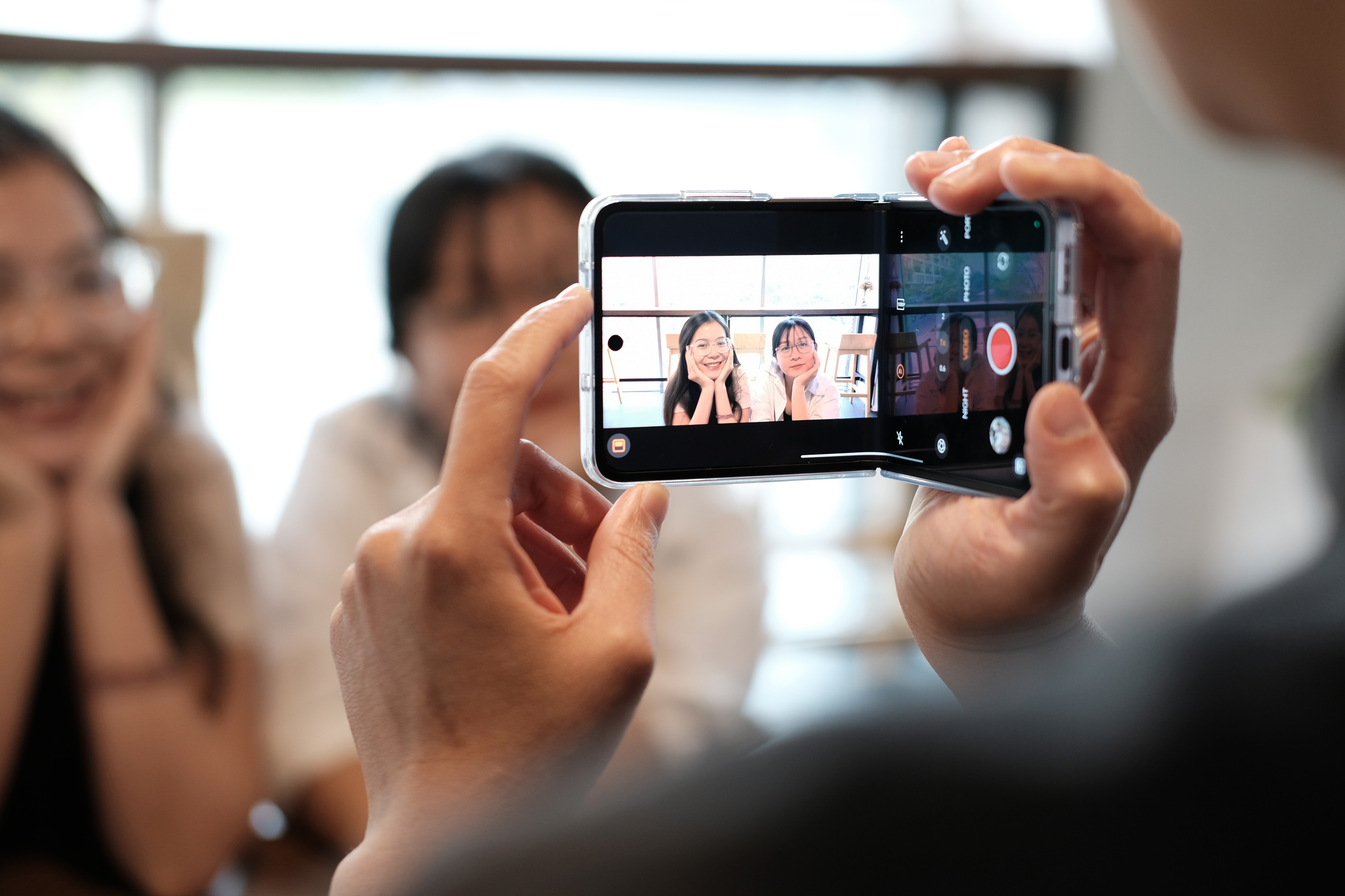 Oppo Find N2 Flip anh 9