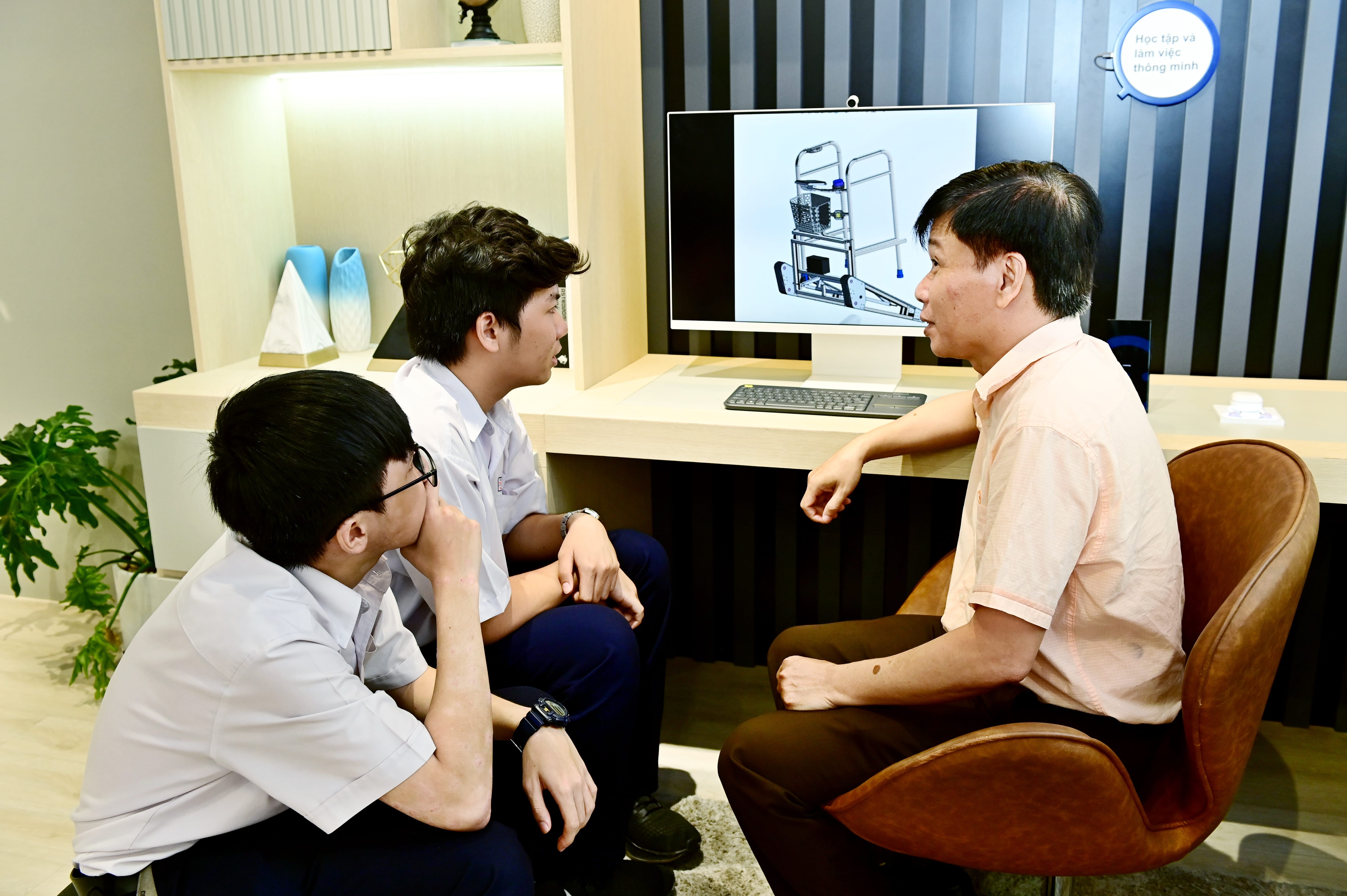 Solve for Tomorrow 2023 anh 6