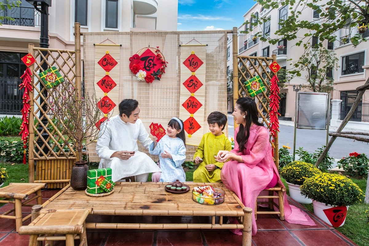 Cu dan 'quan Kinh Do' hao hung check-in, ron rang don Tet tai nha moi hinh anh