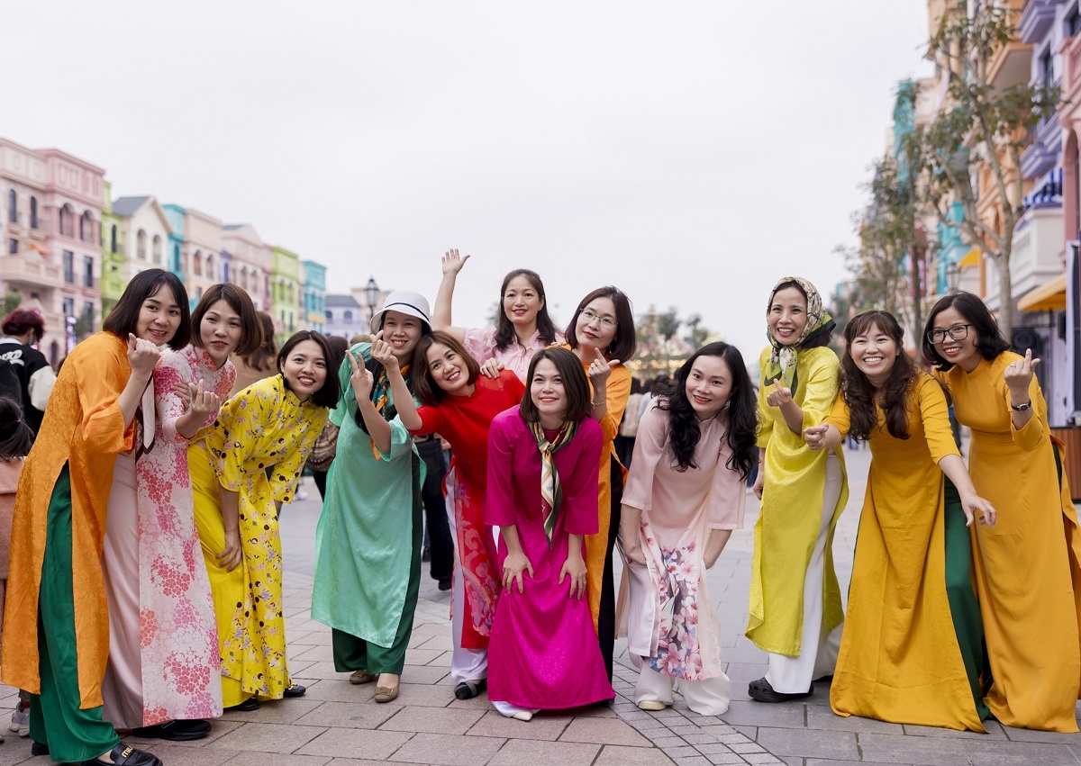 Grand World hoa 'pho thoi trang', don hang nghin du khach moi ngay hinh anh