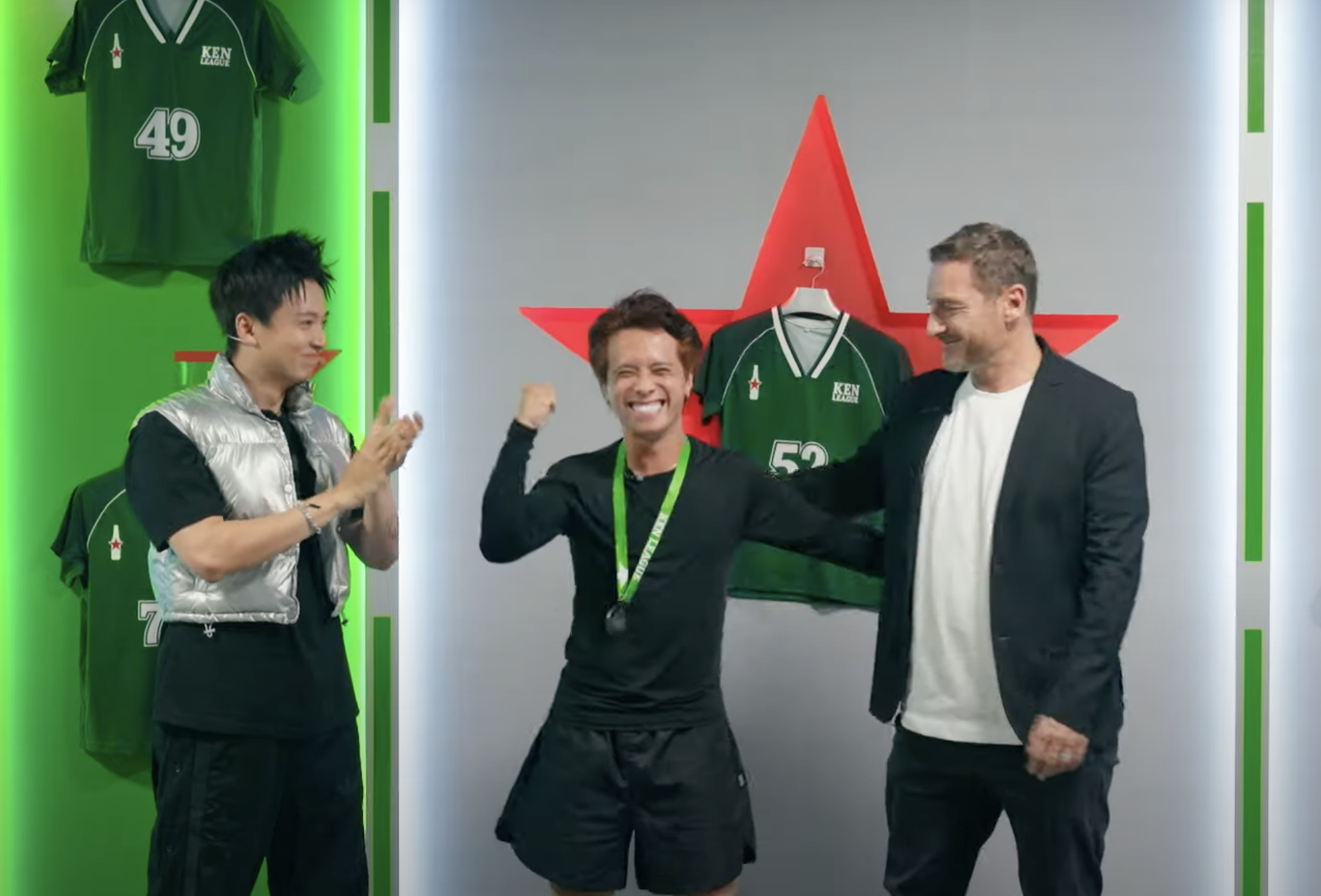 Totti ra mat an tuong, fan dich thuc lo dien o tap cuoi 'Ken League' hinh anh