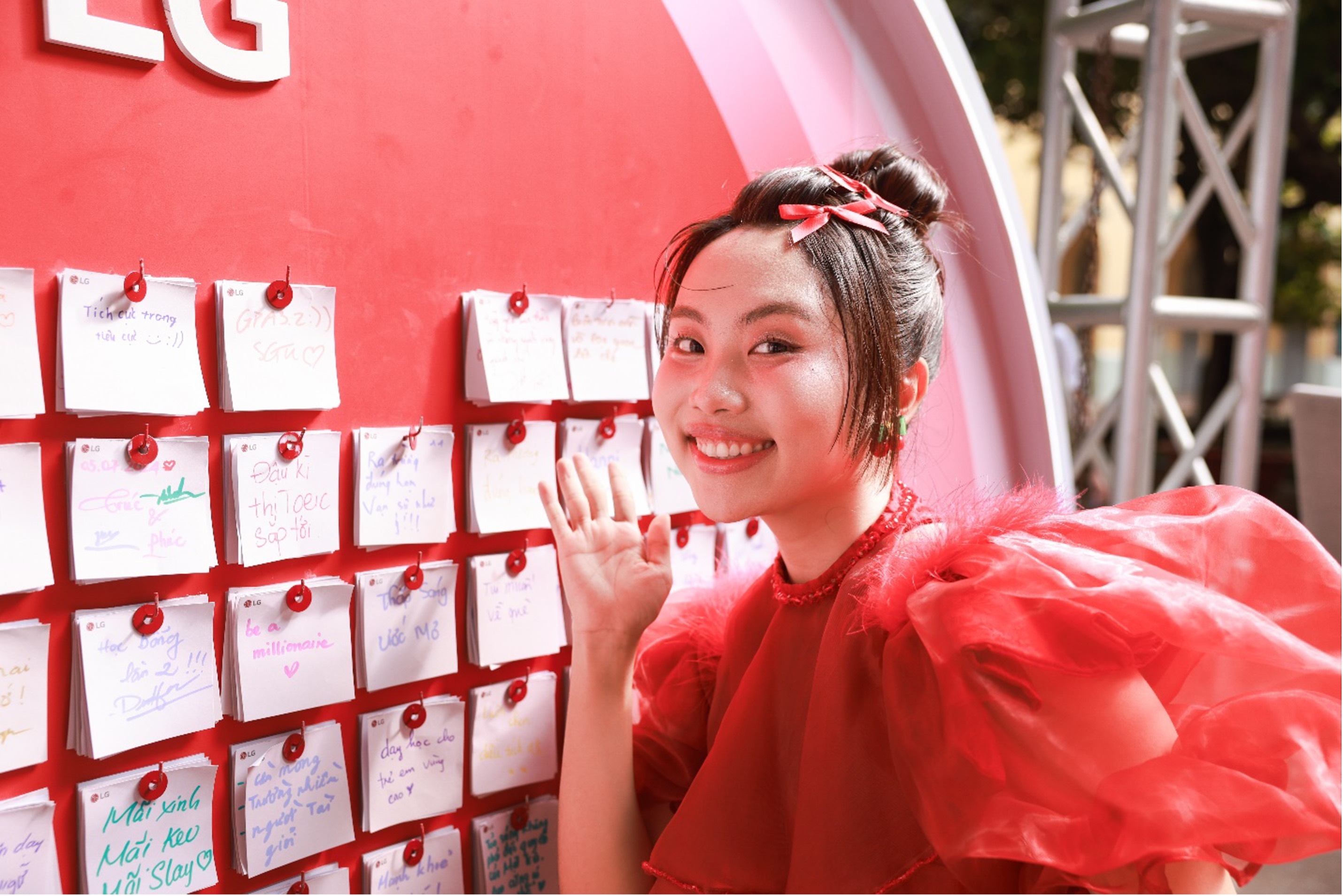 LG thuc day sang tao voi thu thach 'Tich cuc lan toa - Nu cuoi lan xa' hinh anh