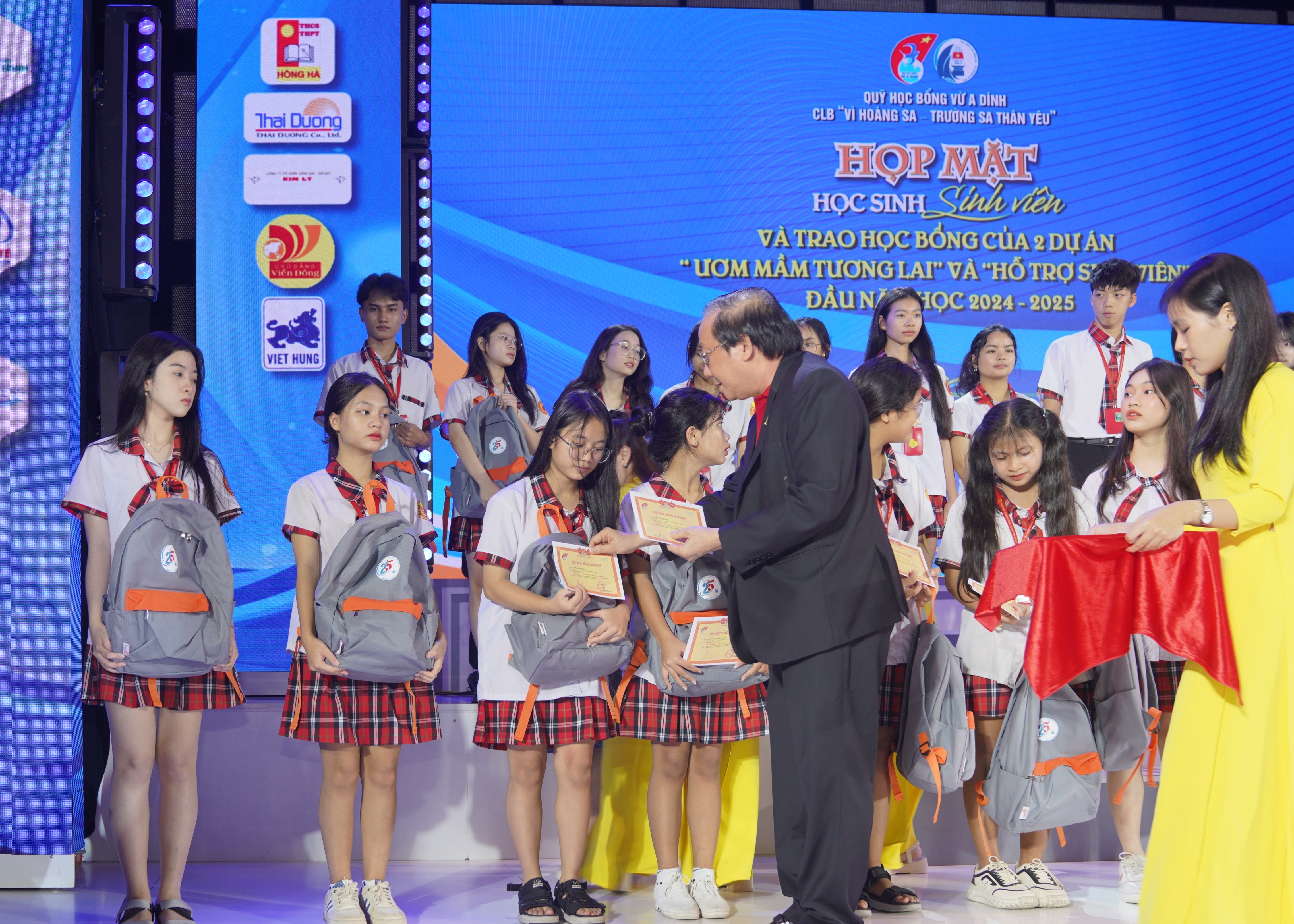 Hon mot thap ky Vietjet dong hanh chap canh uoc mo cung quy Vu A Dinh hinh anh