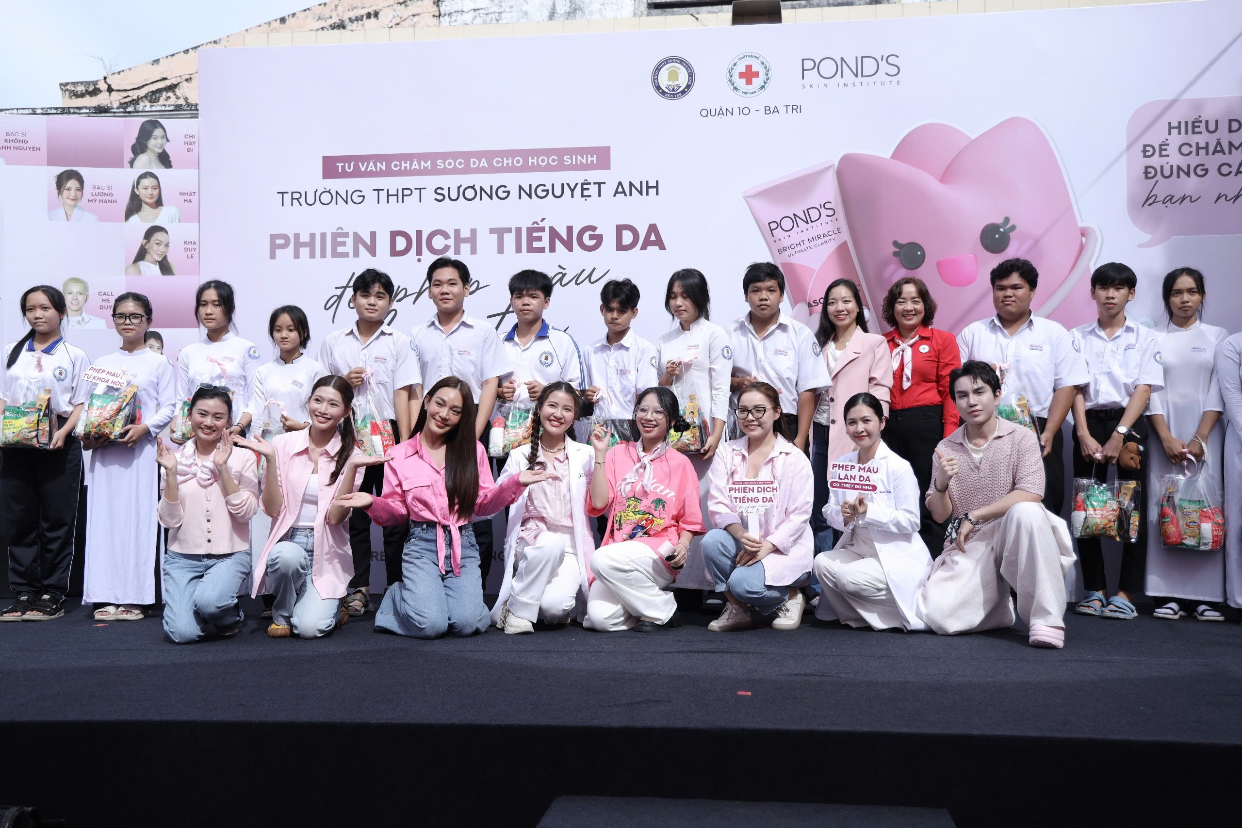 Pond's tao phep mau tu dieu gian don cho gan 1.000 hoc sinh Ben Tre hinh anh