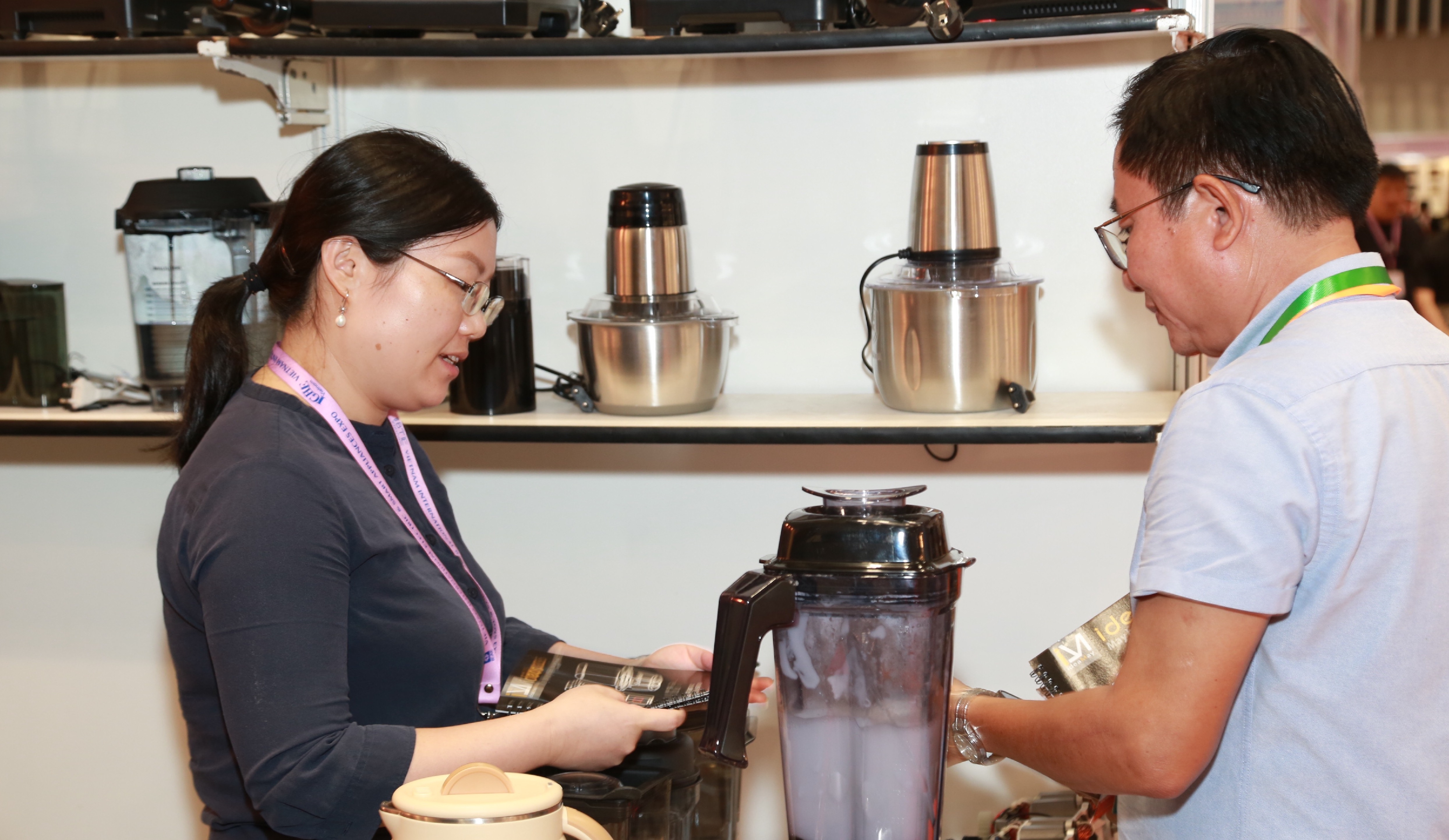 The gioi qua tang va do gia dung tai trien lam IGHE Vietnam 2024 hinh anh