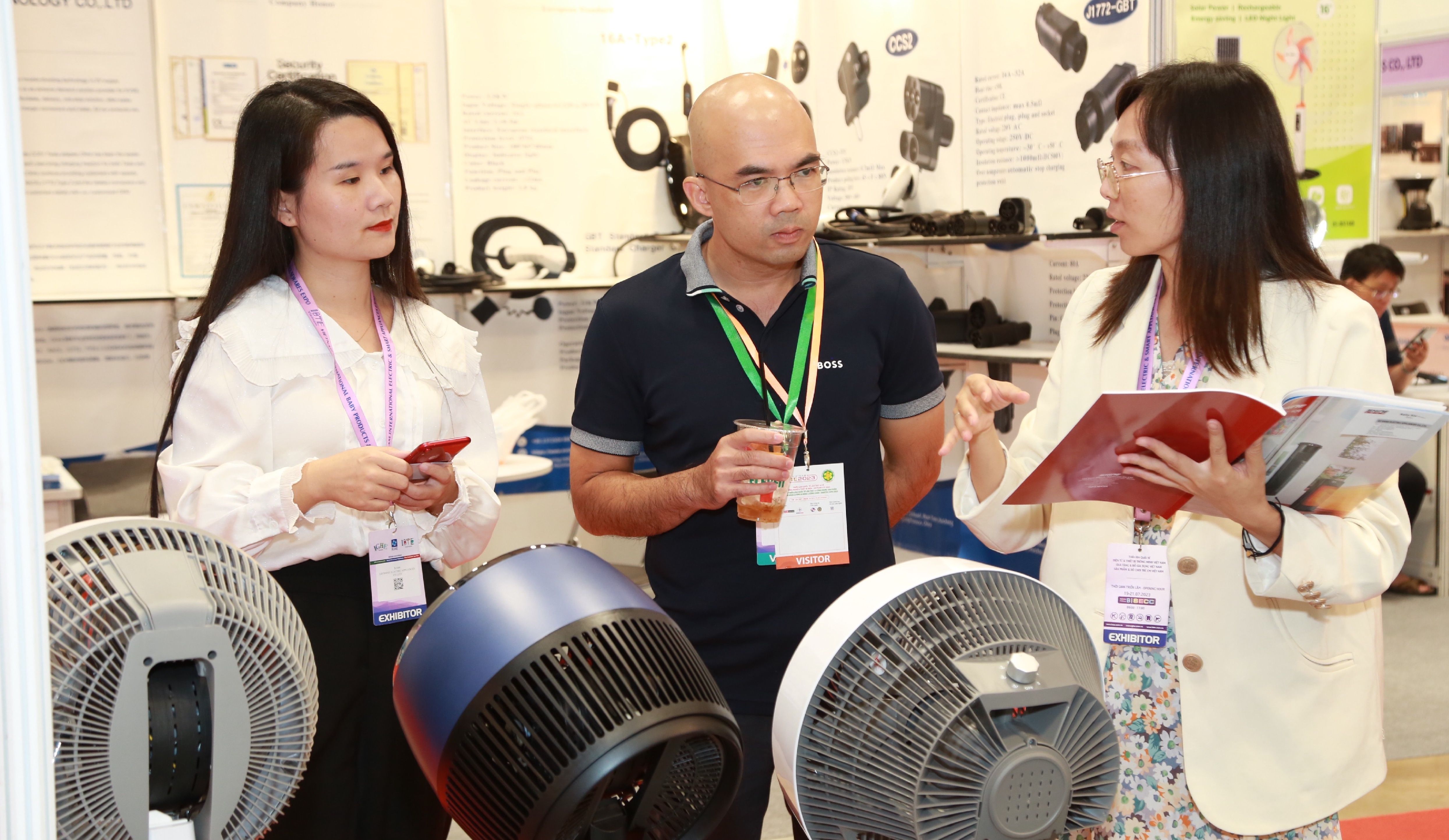 Trien lam IGHE anh 3