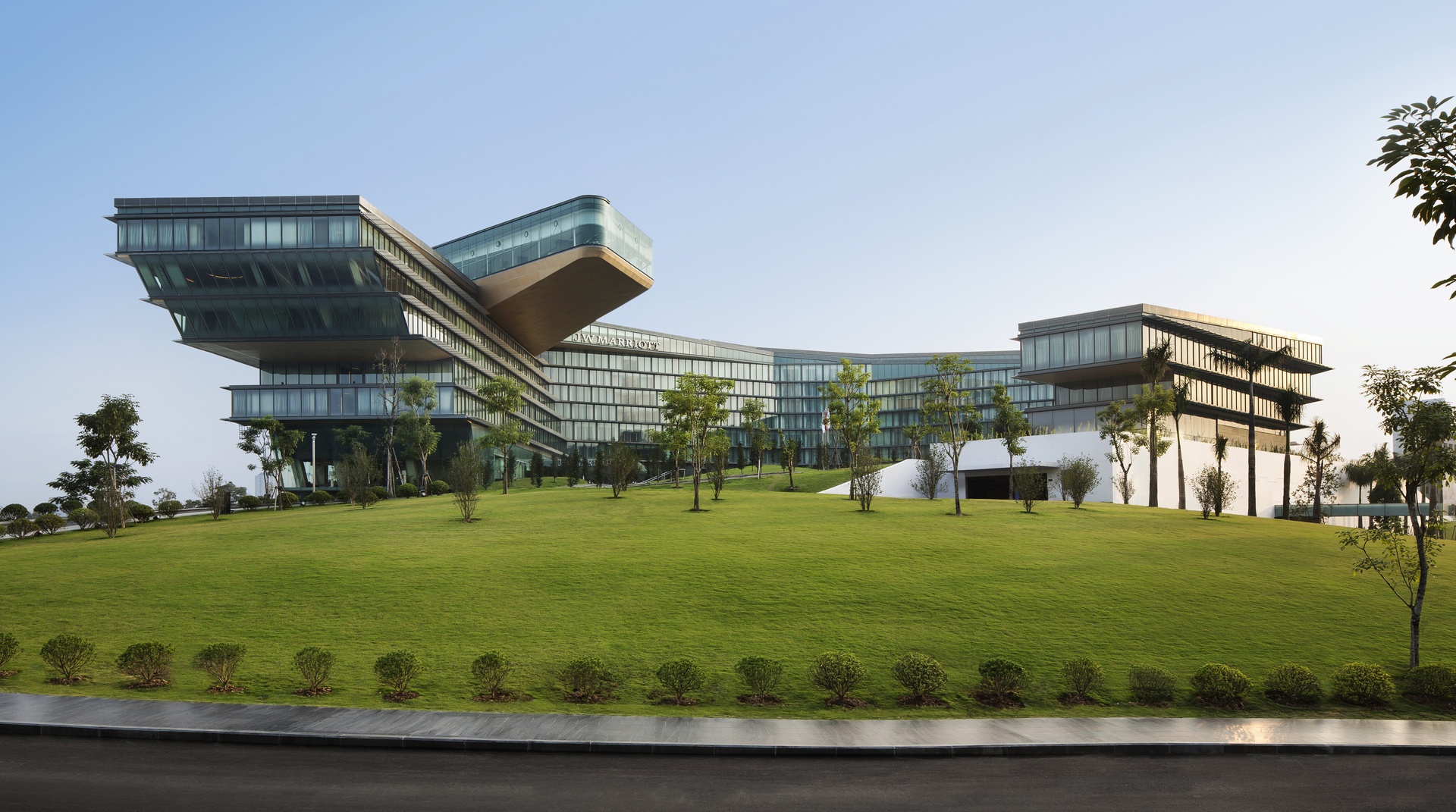 Grand Marina Saigon anh 2