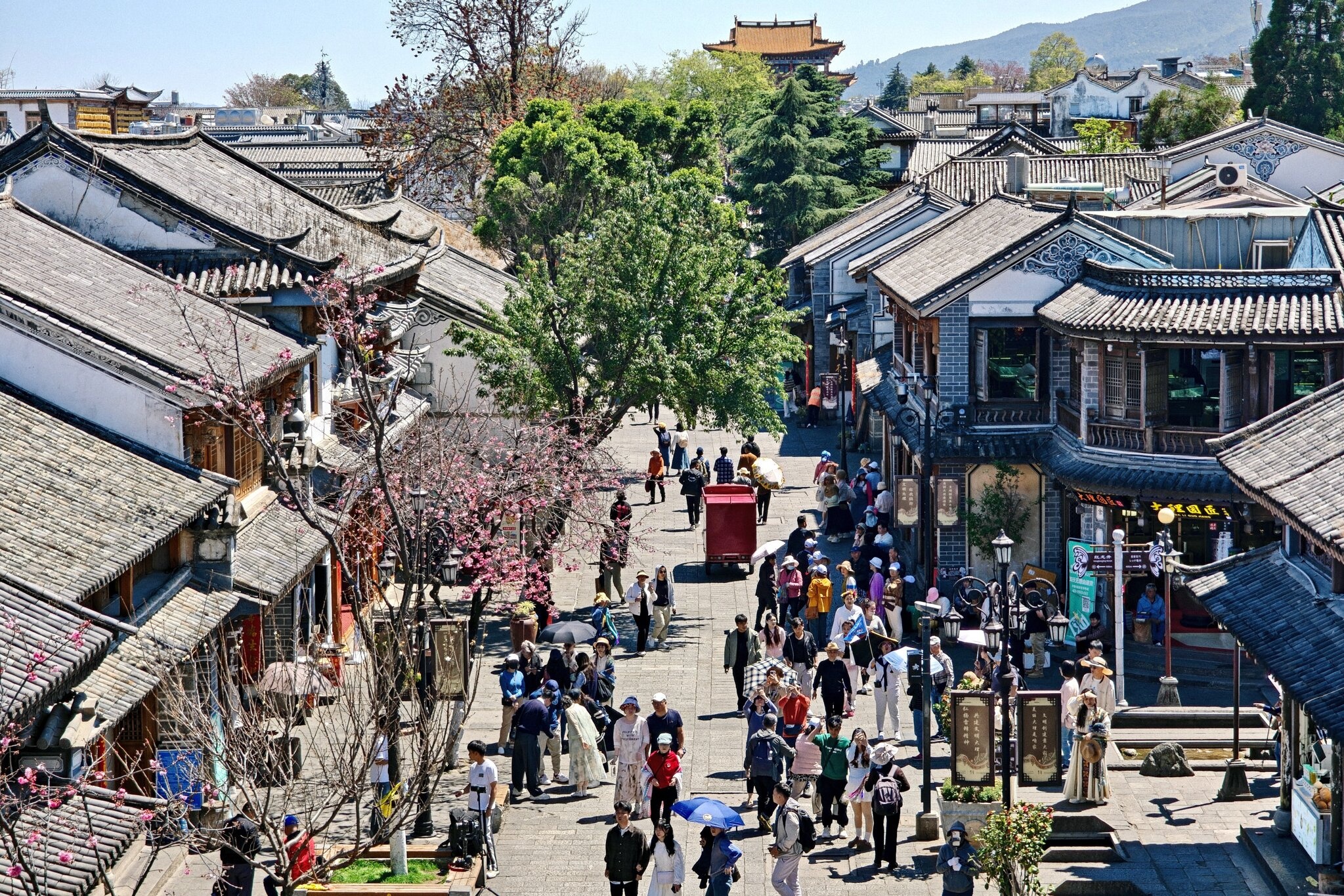 Kham pha Van Nam qua ong kinh Oppo Find N5 hinh anh