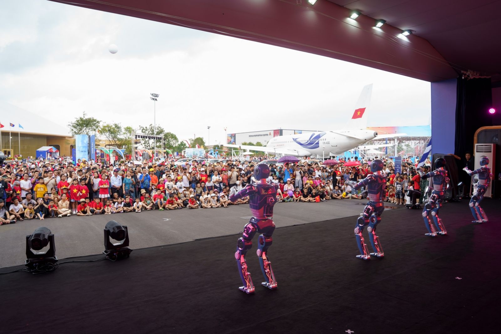 Trien lam 80 nam anh 3