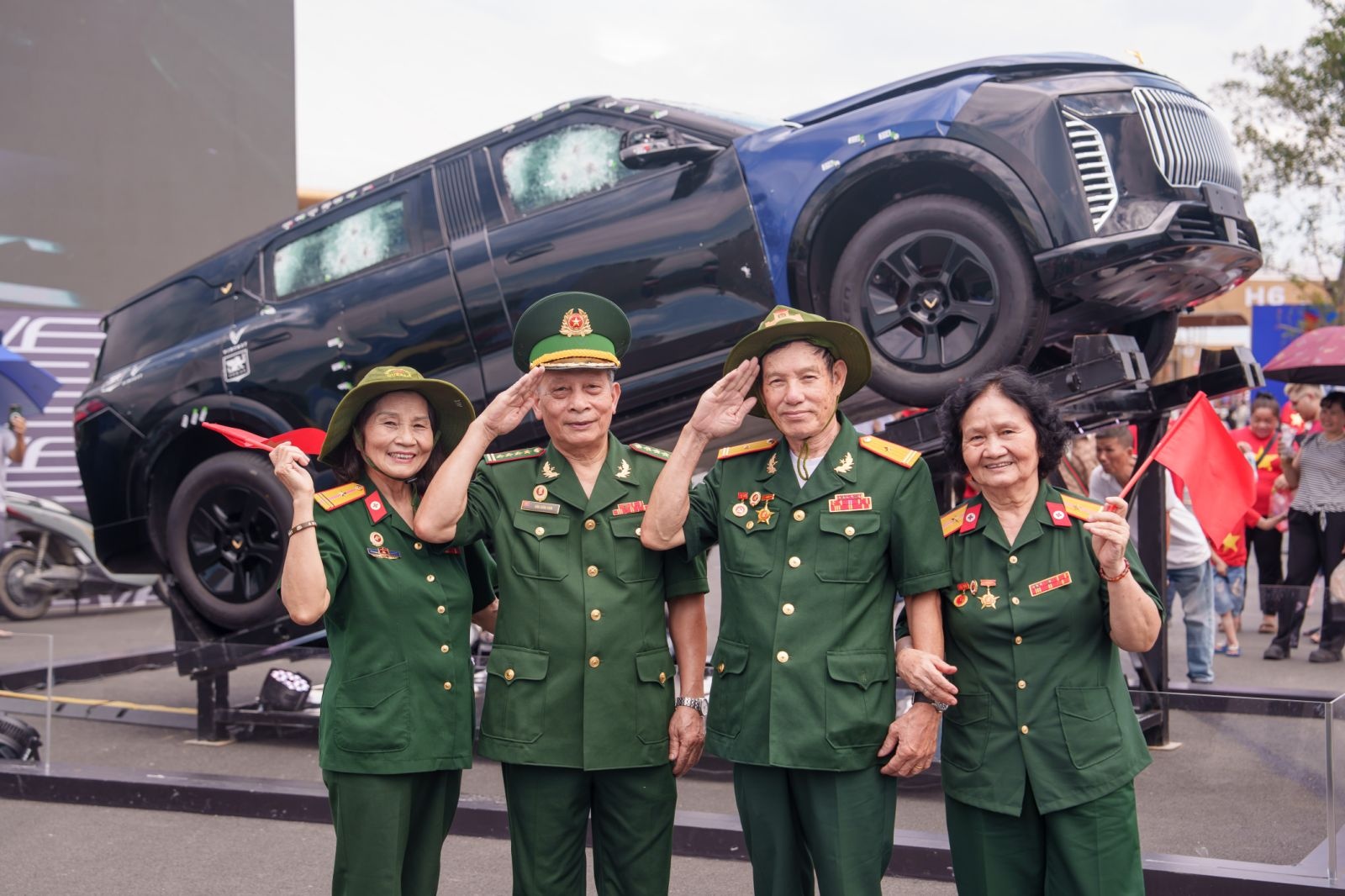 Trien lam 80 nam anh 5