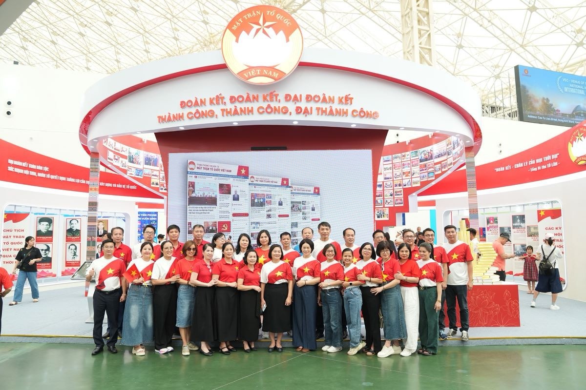 Trien lam 80 nam anh 6